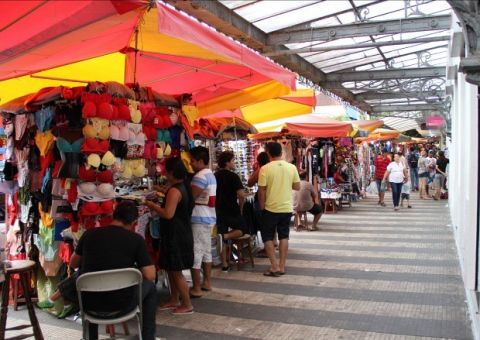 Fiscalização apreende mercadorias de camelôs no centro de Manaus 