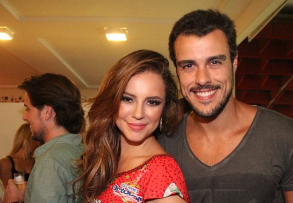 Joaquim Lopes passa por climão ao entrevistar ex Paolla Oliveira e web não perdoa 