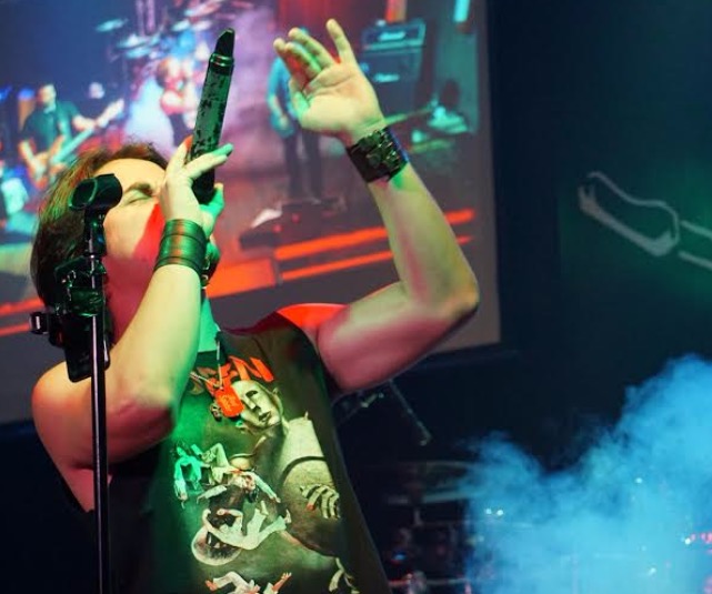 Hard rock e heavy metal agitam sábado do Porão