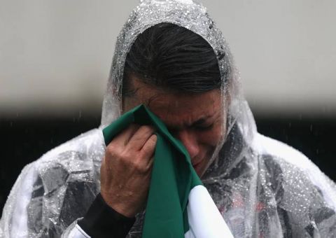 Chegada das vítimas é acompanhado por telões na Arena Condá 