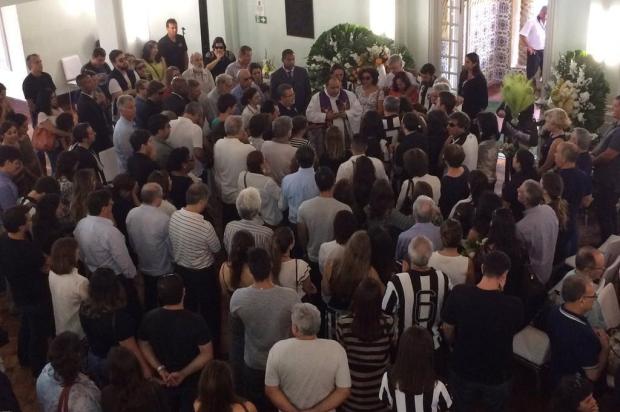 Jornalistas da TV Globo são velados na sede do Botafogo