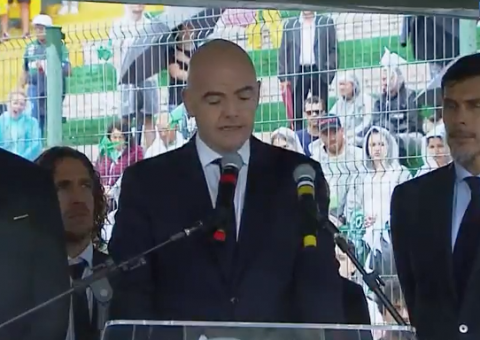 “Um momento de dor e de luto. Não de discursos”, diz presidente da Fifa