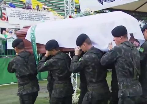 Assista ao velório e homenagens às vítimas da tragédia do Chapecoense