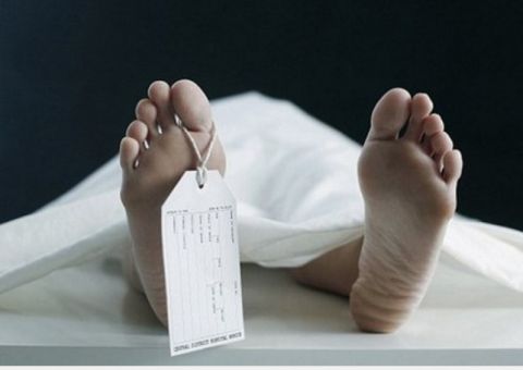 Homem 'morre', levanta-se em necrotério e volta ao bar para beber