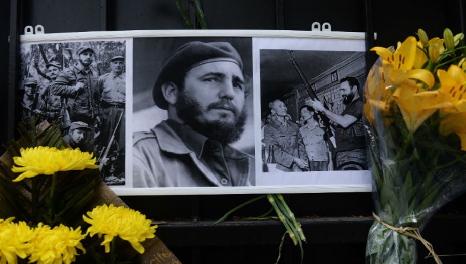      Cubanos se despedem de Fidel em cerimônia; assista ao vivo