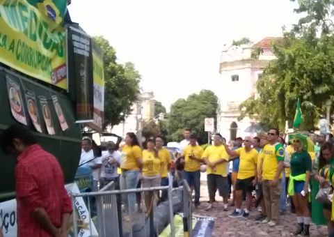 Em Manaus, manifestantes protestam contra mudanças em pacote anticorrupção