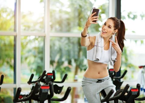 Postar selfies na academia pode ser sinal de transtornos psicológicos