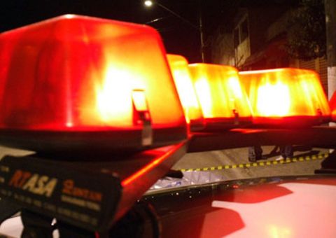 Sobrinho é esfaqueado pelo tio ao proteger avó durante briga