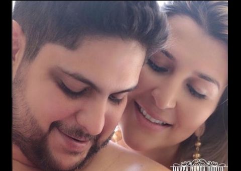 Jorge, da dupla com Mateus, posa com filho e esposa