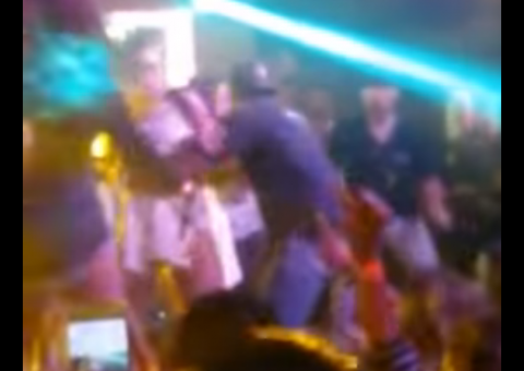 VÍDEO: Tiroteio em show com morte e cantora sendo retirada