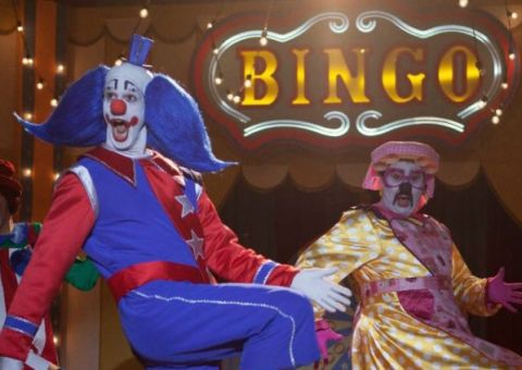 Sexo, drogas e briga pela audiência marcam o trailer do filme do palhaço Bozo