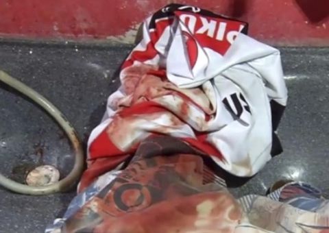  Durante briga, pais esfaqueia filho no meio da rua 