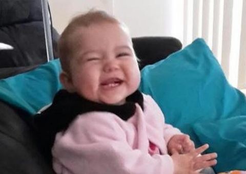 Bebê morre após cair de trocador e pai negar socorro 