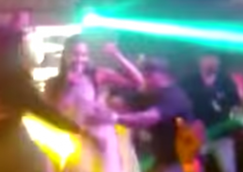 Vídeo flagra momento que homem é morto durante tiroteio em show 