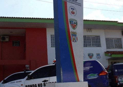 Cinco pessoas são feitas reféns durante assalto a loja em Manaus