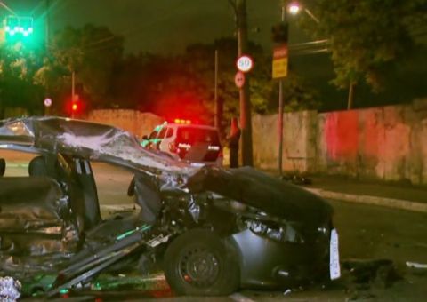 Adolescente rouba carro, bate durante fuga e mata dois irmãos