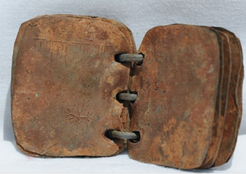 Misteriosa placa de chumbo ‘pode conter a primeira menção escrita de Jesus Cristo’