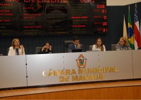 Técnicos da Semsa apresentam propostas de emendas parlamentares na CMM 