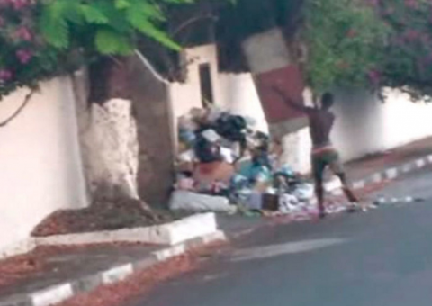 Moradores revoltados com falta de coleta do lixo têm atitude extrema