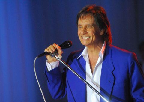 Roberto Carlos vai lançar cinebiografia e quer "contar tudo"