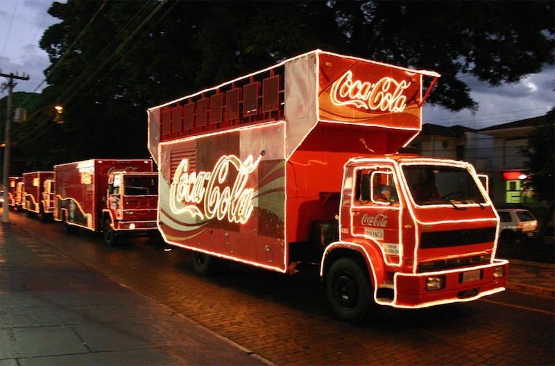 Caravana de Natal da Coca-Cola começa a circular em Manaus neste sábado