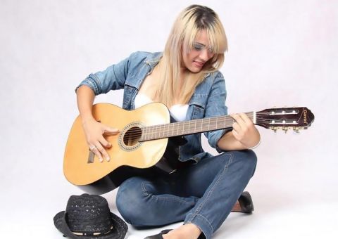 Melany Marinho agita a noite do Sushi & Speto