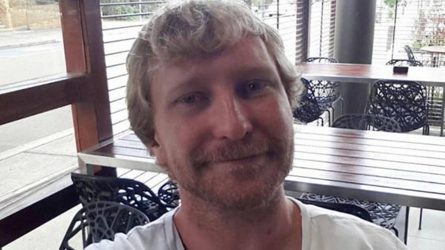 Homem gasta R$ 5 milhões de dólares que apareceram em sua conta