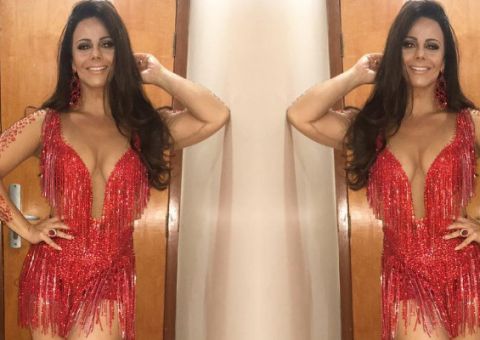 Viviane Araújo esbanja sensualidade com look para evento em Manaus