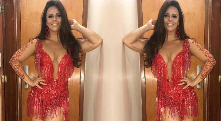 Viviane Araújo esbanja sensualidade com look para evento em Manaus