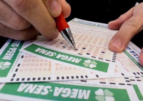 Mega sena acumula e pode pagar R$ 25 milhões na próxima quarta-feira