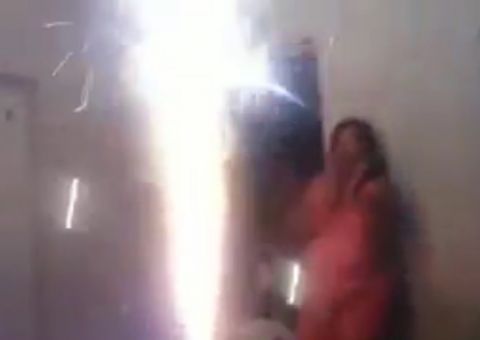 Vídeo mostra vela de aniversário em efeito 'explosão' e pode dá tudo errado