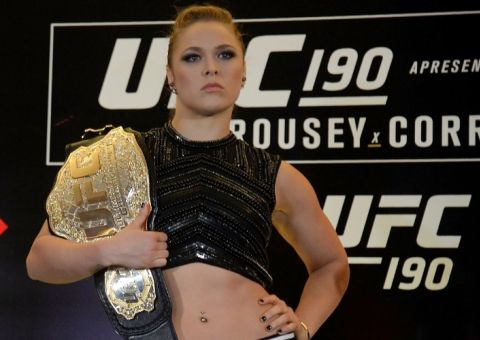 Ronda Rousey lança camisa com frase provocativa na Web