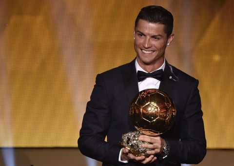 Cristiano Ronaldo fatura o prêmio Bola de Ouro