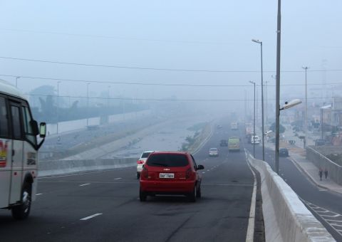 Sem visibilidade por causa da neblina, Aeroporto de Manaus opera por instrumentos 