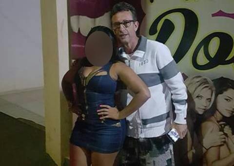 Comentarista Neto desabafa após ter  fotos vazadas em bordel