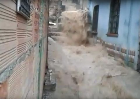 Empresa é notificada após alagação de casas em Manaus