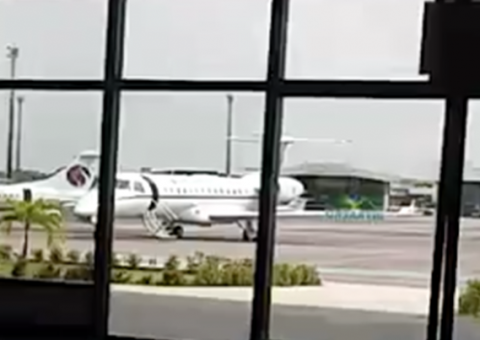 Avião com sobreviventes da Chapecoense faz parada em Manaus