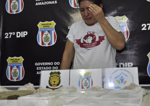 Mulher é presa em flagrante por tráfico de drogas na Zona Norte de Manaus