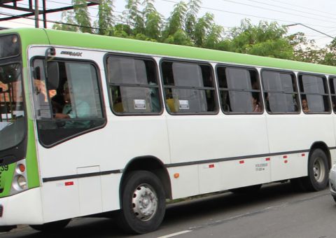Suspeitos de assaltar ônibus em Manaus são detidos pela polícia 