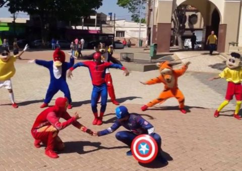 Flash e Homem-Aranha salvam família de incêndio em Minas Gerais