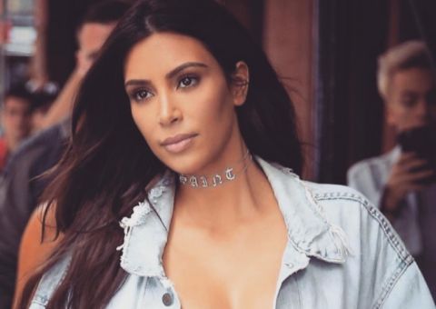 Vídeo mostra Kim Kardashian sendo arrastada por ladrão durante assalto em Paris