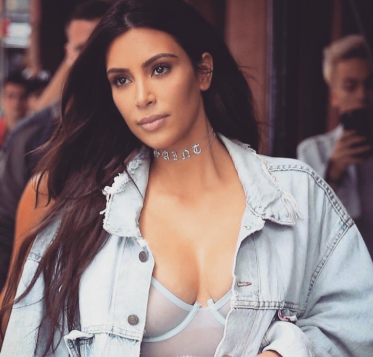 Vídeo mostra Kim Kardashian sendo arrastada por ladrão durante assalto em Paris