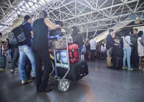 Com mudanças, empresas aéreas garantem queda no preço de passagens em 2017