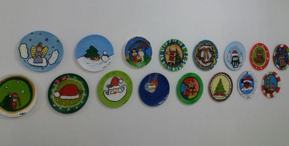 Exposições de pratos artísticos e cartões celebram o Natal na Galeria do Largo