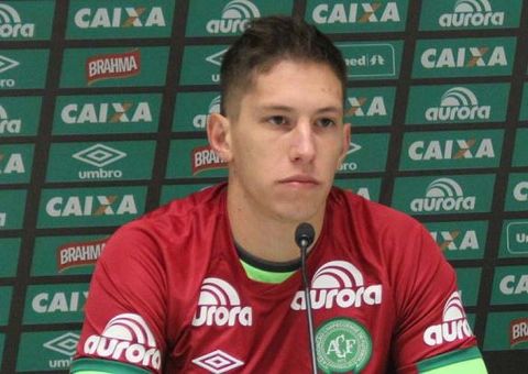 Goleiro da Chapecoense sai da UTI após operação em São Paulo