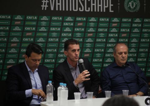Chape não aprova jogadores oferecidos por clubes brasileiros