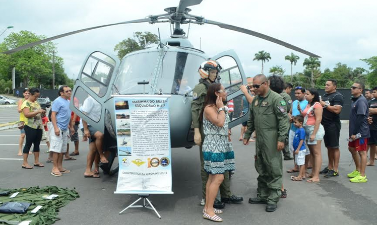 Marinha realiza exposição gratuita de aeronave usada em missões de resgate no AM