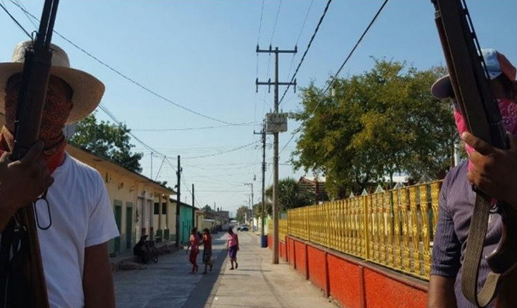 Revoltados com sequestros, populares se armam e sequestram mãe do chefe de quadrilha