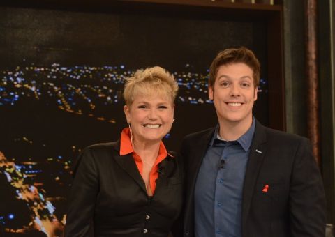 Xuxa conta detalhes do que passou após raio atingir seu avião