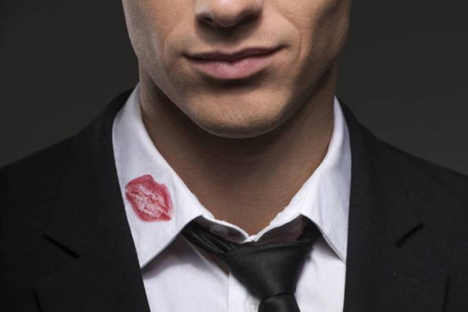 Saiba qual a idade em que as pessoas mais traem, segundo a ciência